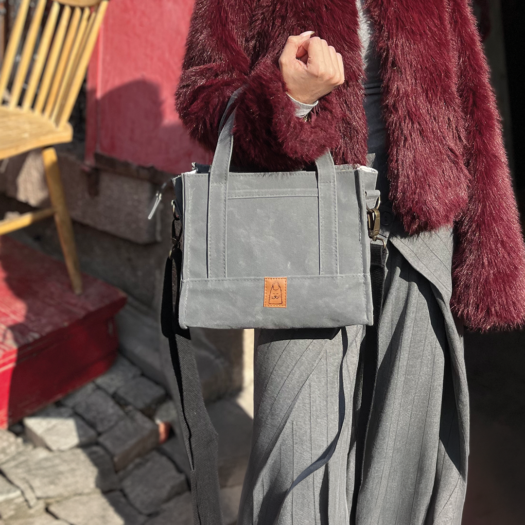 Orta Boy Tote Çantalar