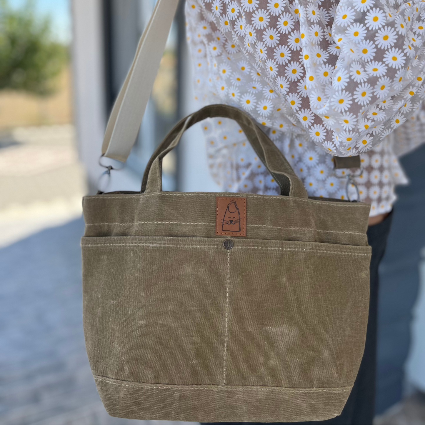 Orta Boy Dış Cepli Camel Tote Çanta